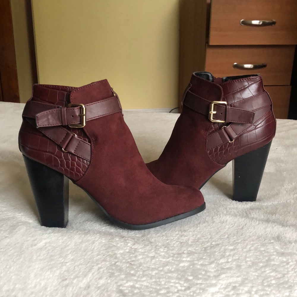 Charming Charlie Maroon Booties Size 9